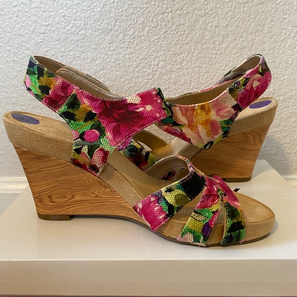 Spring Flower Strap Wedges With Adjustable Strap - Picture 2 of 4